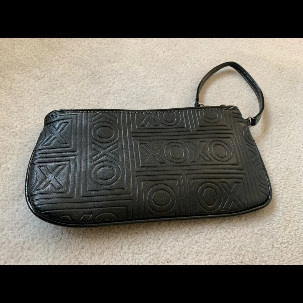 XOXO wristlet embossed print black - Picture 8 of 15